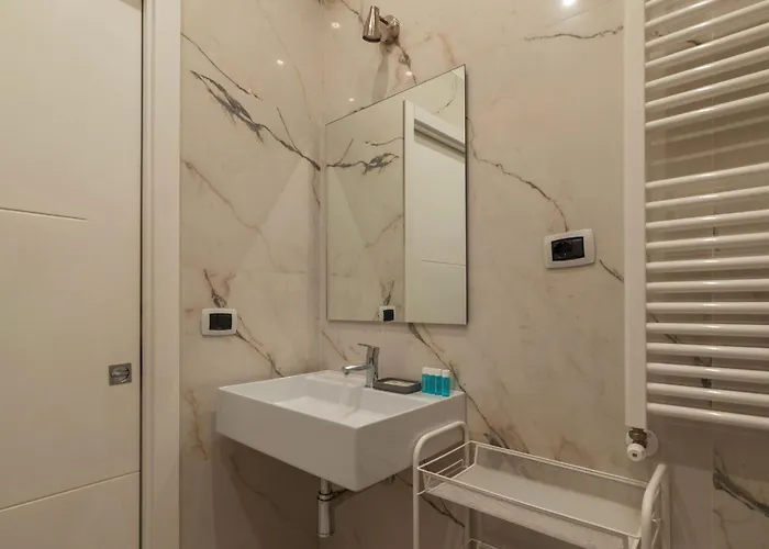 Guesthost - Charming Sallustiano * Roma